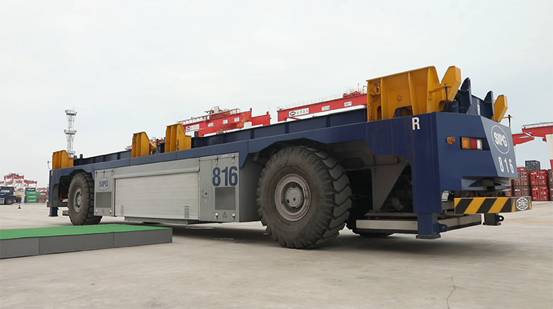 無(wú)人港內(nèi)的自動(dòng)引導(dǎo)車(chē)
